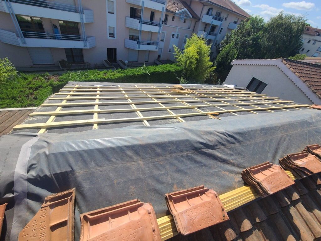 Isolation sarking des rampants toiture à Toulouse - Littelage final avant repose des tuiles