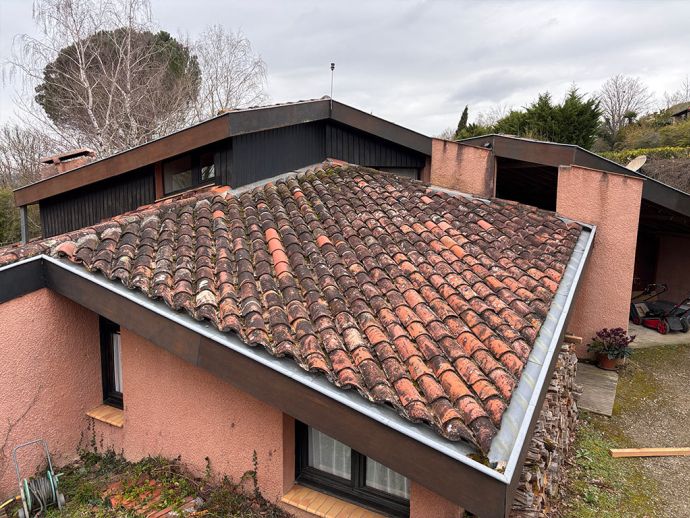 Rénovation complète d'une toiture avec dépose des tuiles
